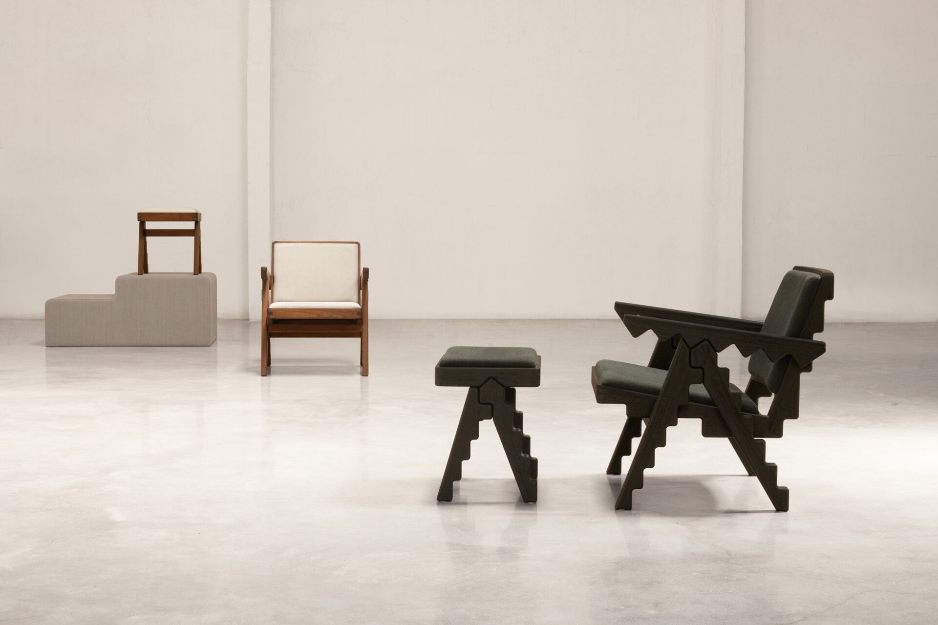 01 Black Chair Black Fabric