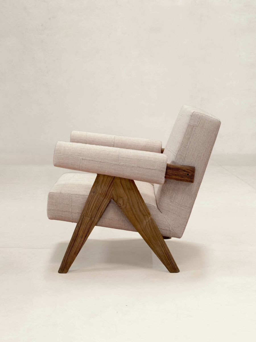 Upholstered Easy Armchair/ KeSa Sand | Phantom Hands