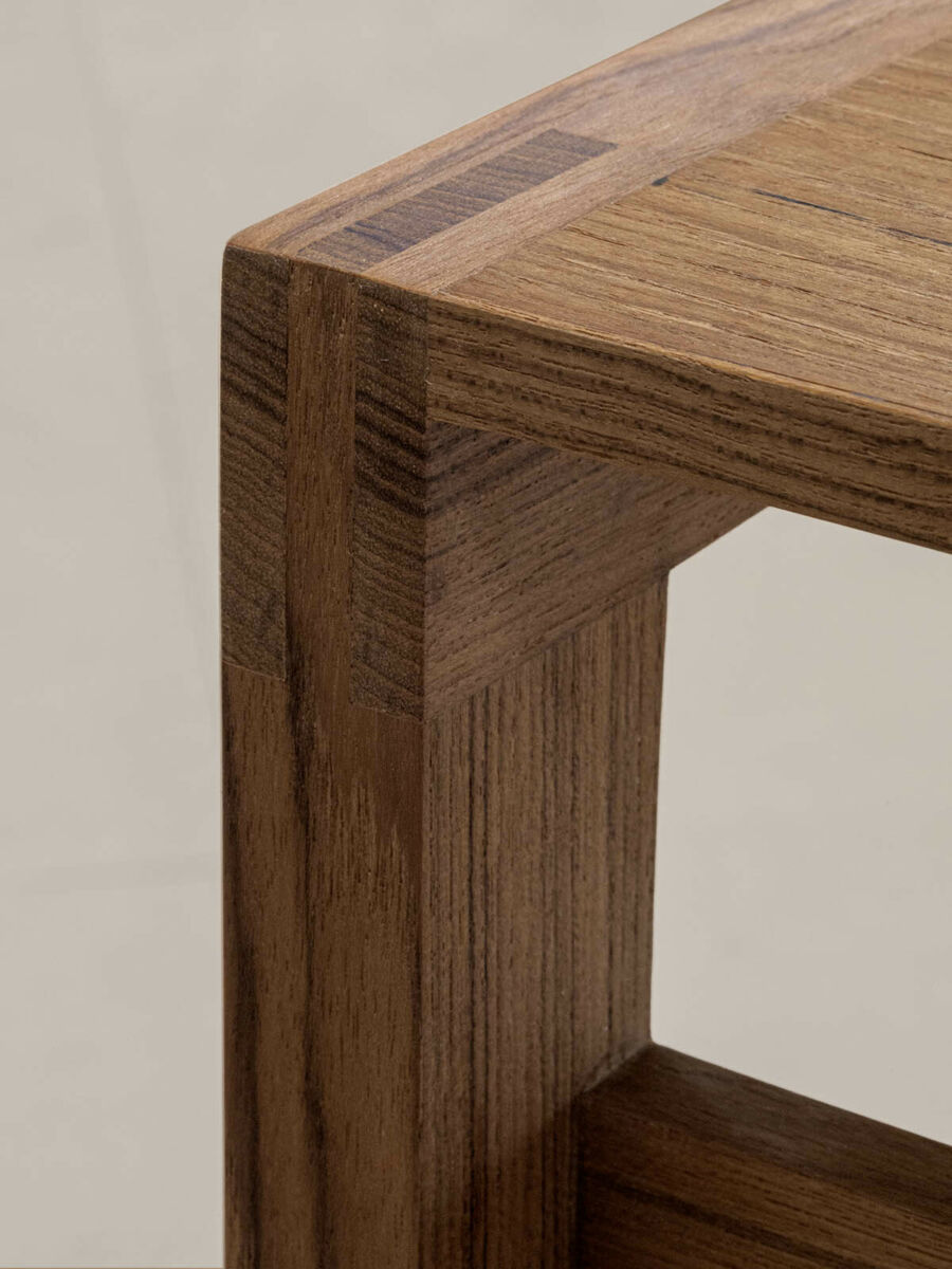 05 Nandi Stool Slode up