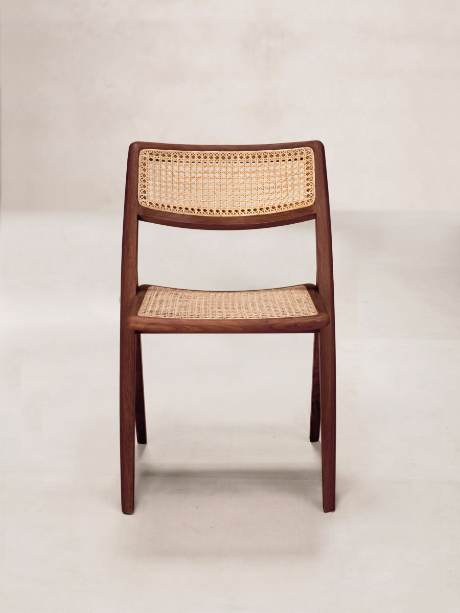 02 Mungaru ining Chair Front Dark V2