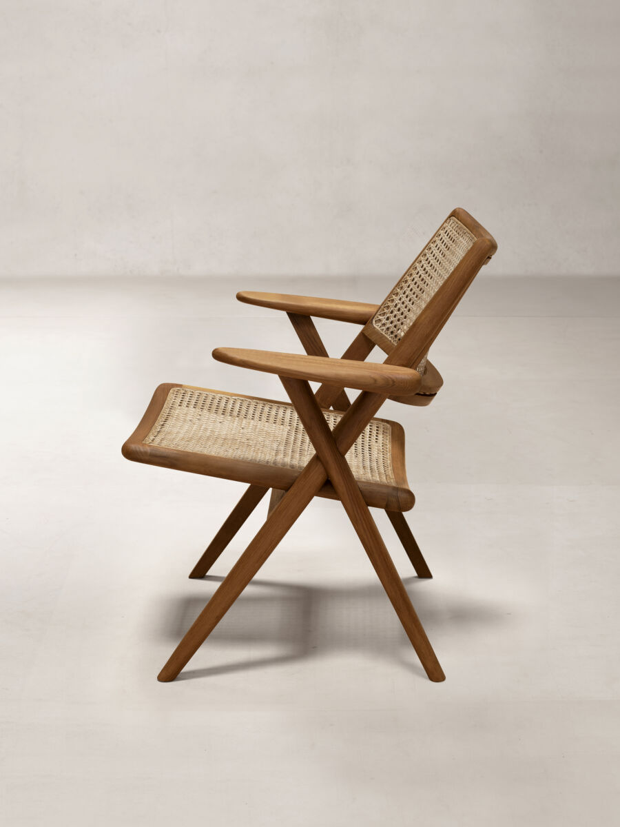 Basic sales arm chair