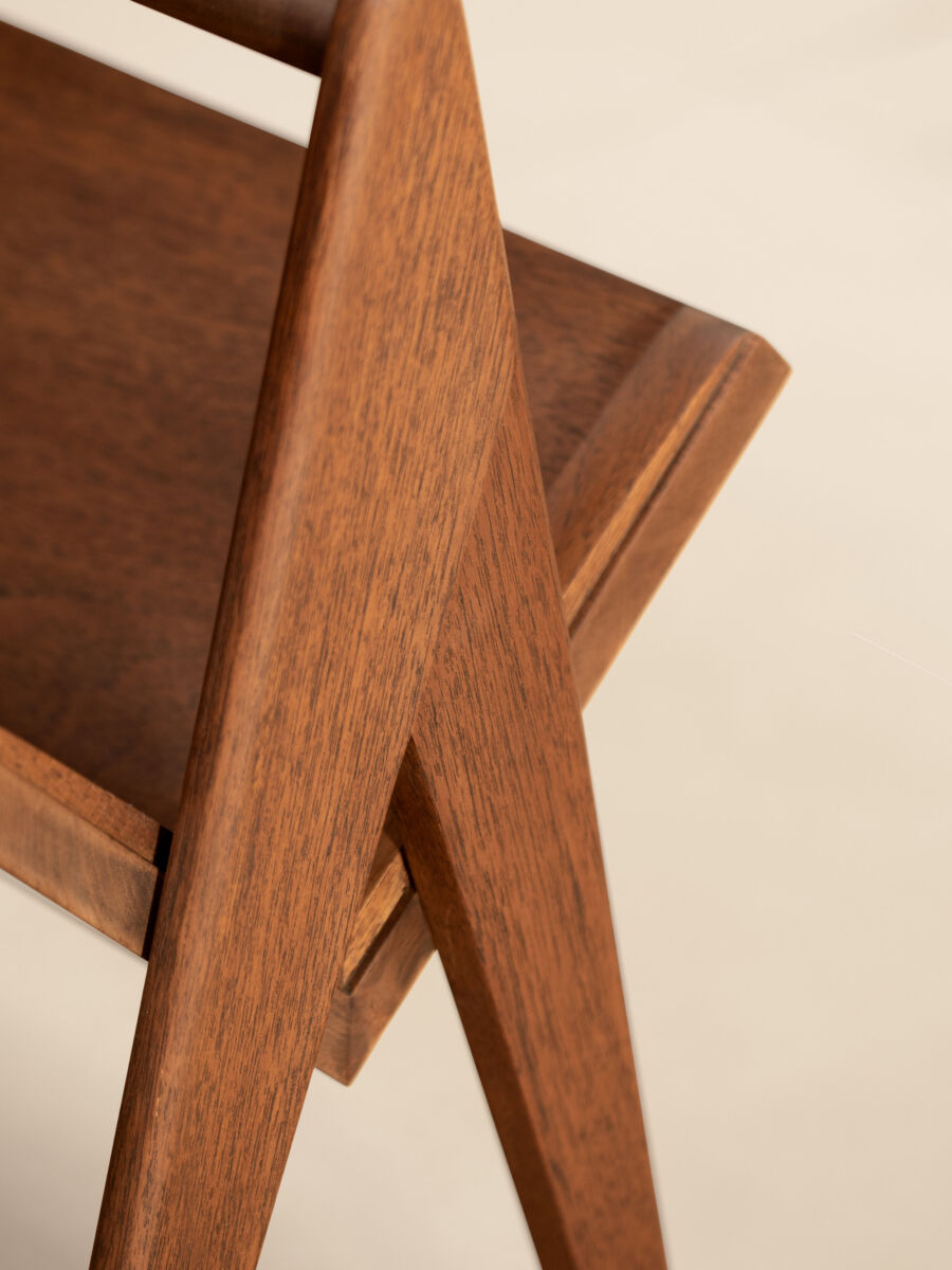 Portable Magazine Rack Leg Detail