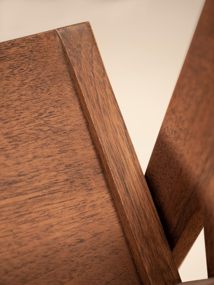 Portable Mag Rack Shelf Detail