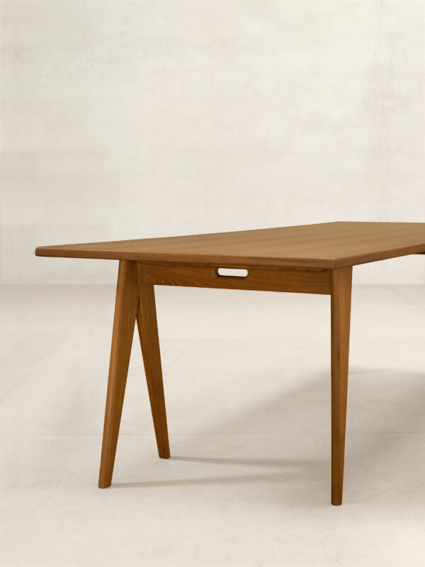 02 XL Trestle Table Isometric