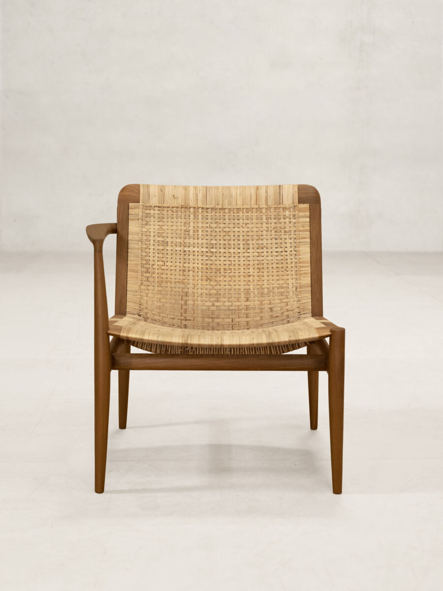 01 Tan Mod Chair 1 Arm Front