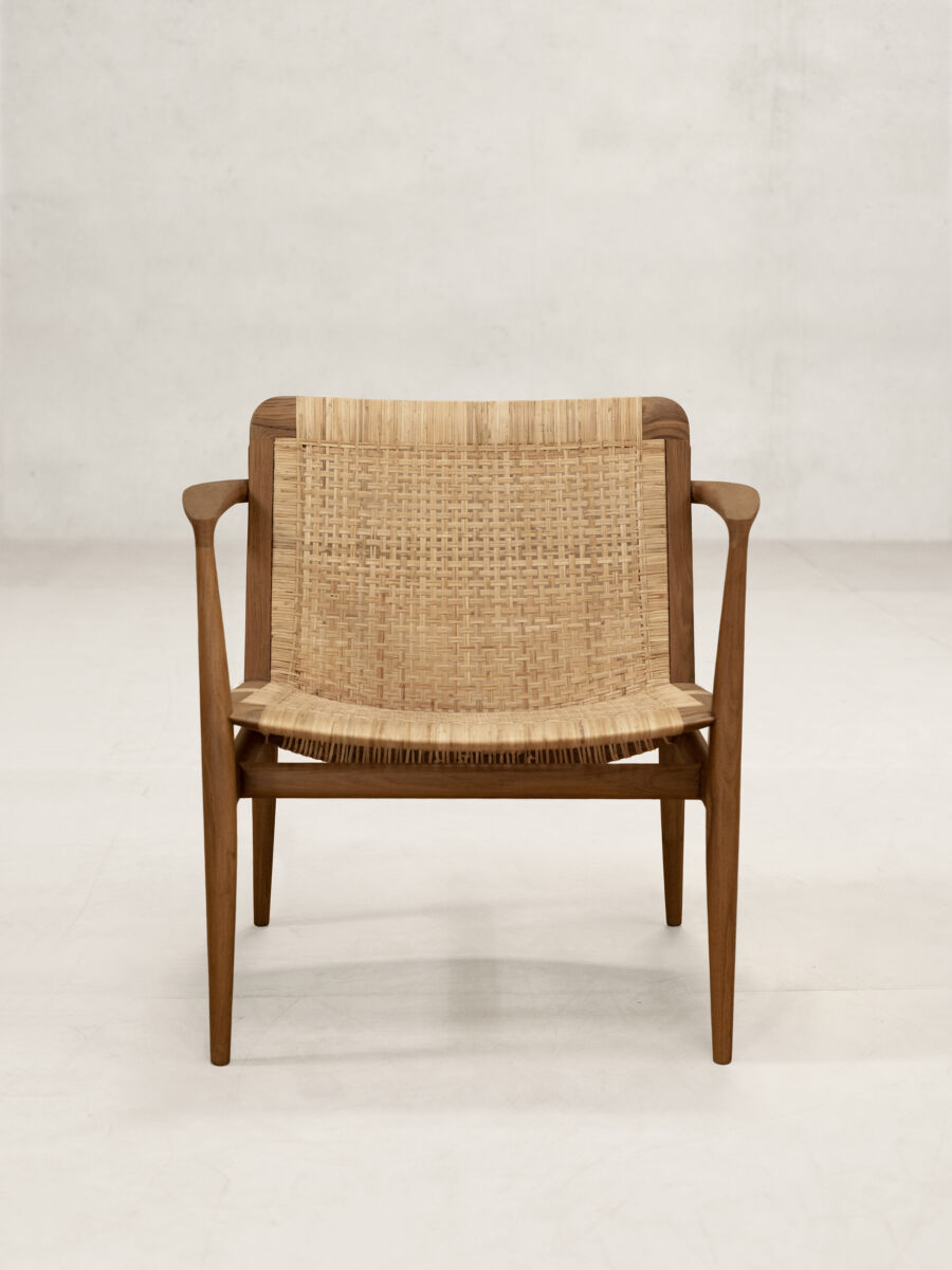 01 Tan Mod Chair 2 Arm front