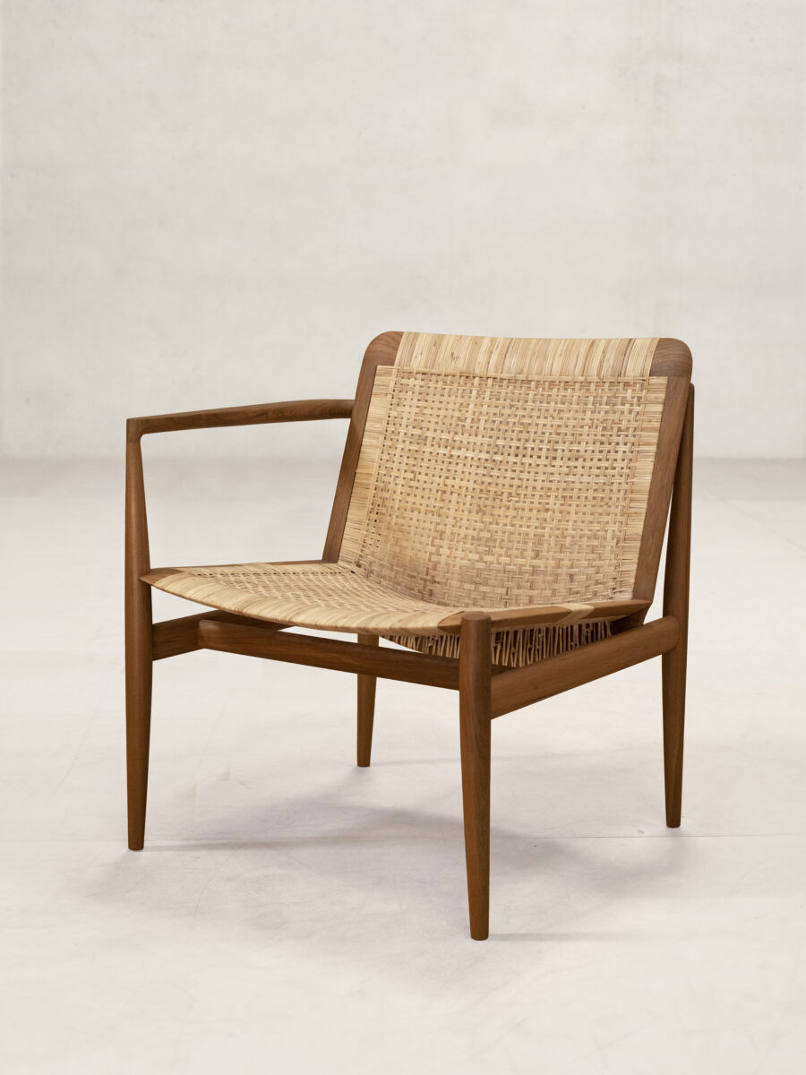 02 Tan Mod Chair 1 Arm Isometric