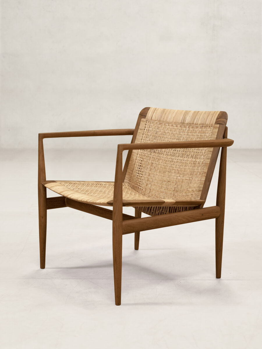 02 Tan Mod Chair 2 Arm Isometric