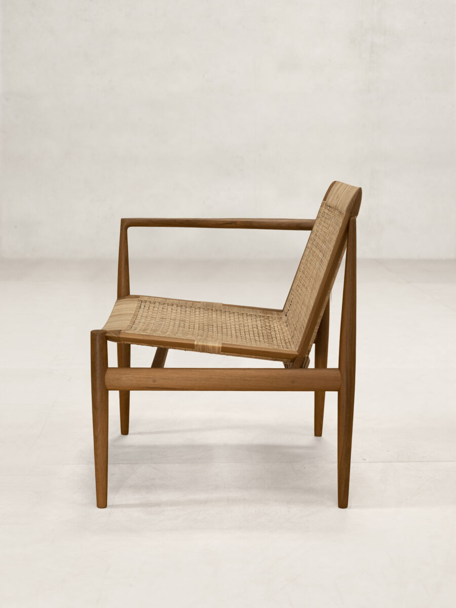 03 Tan Mod Chair 1 Arm Side