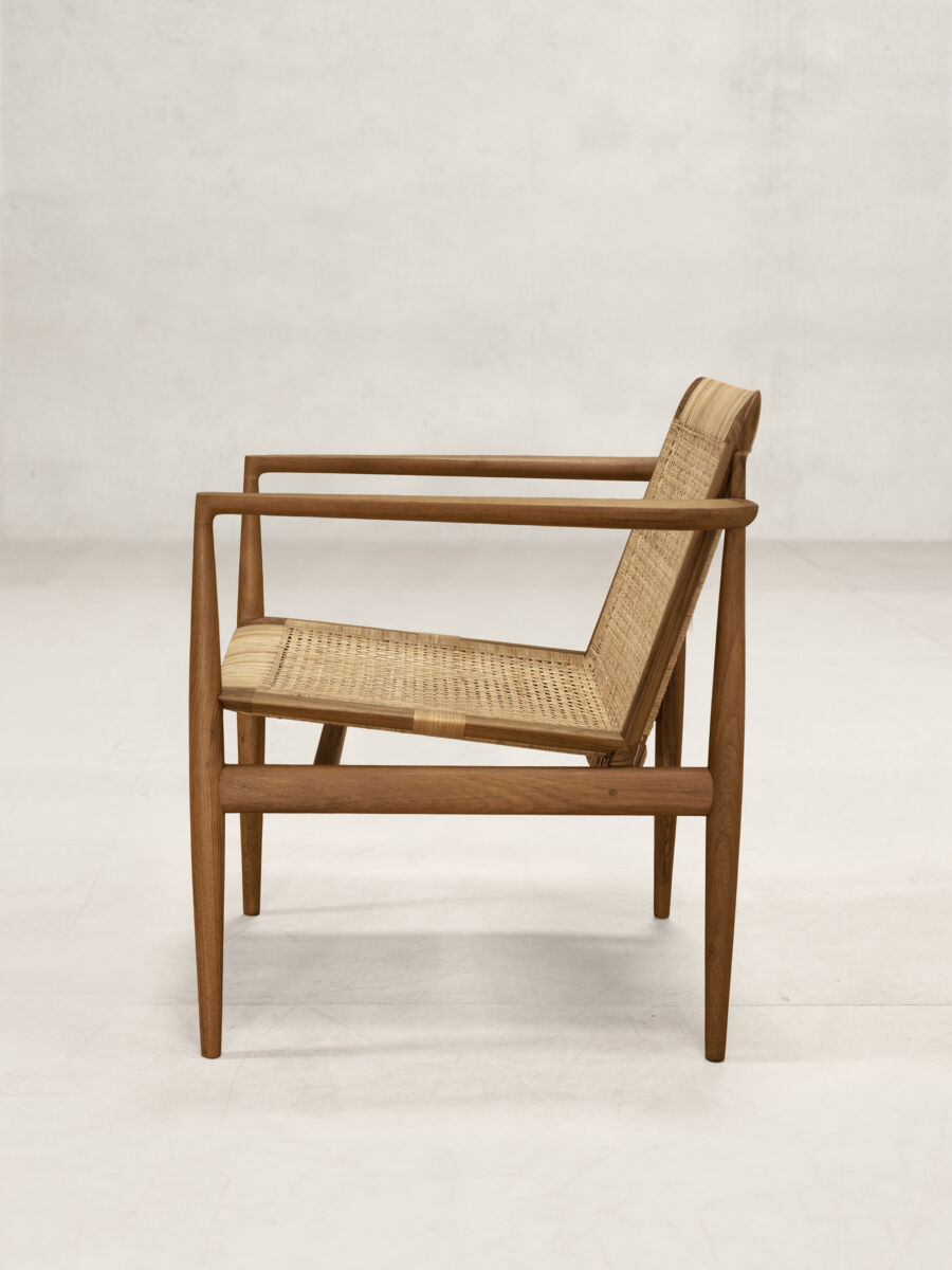 03 Tan Mod Chair 2 Arm Side