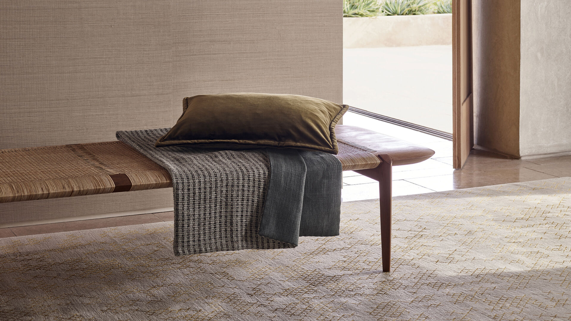 01 Tangali Bench Hero