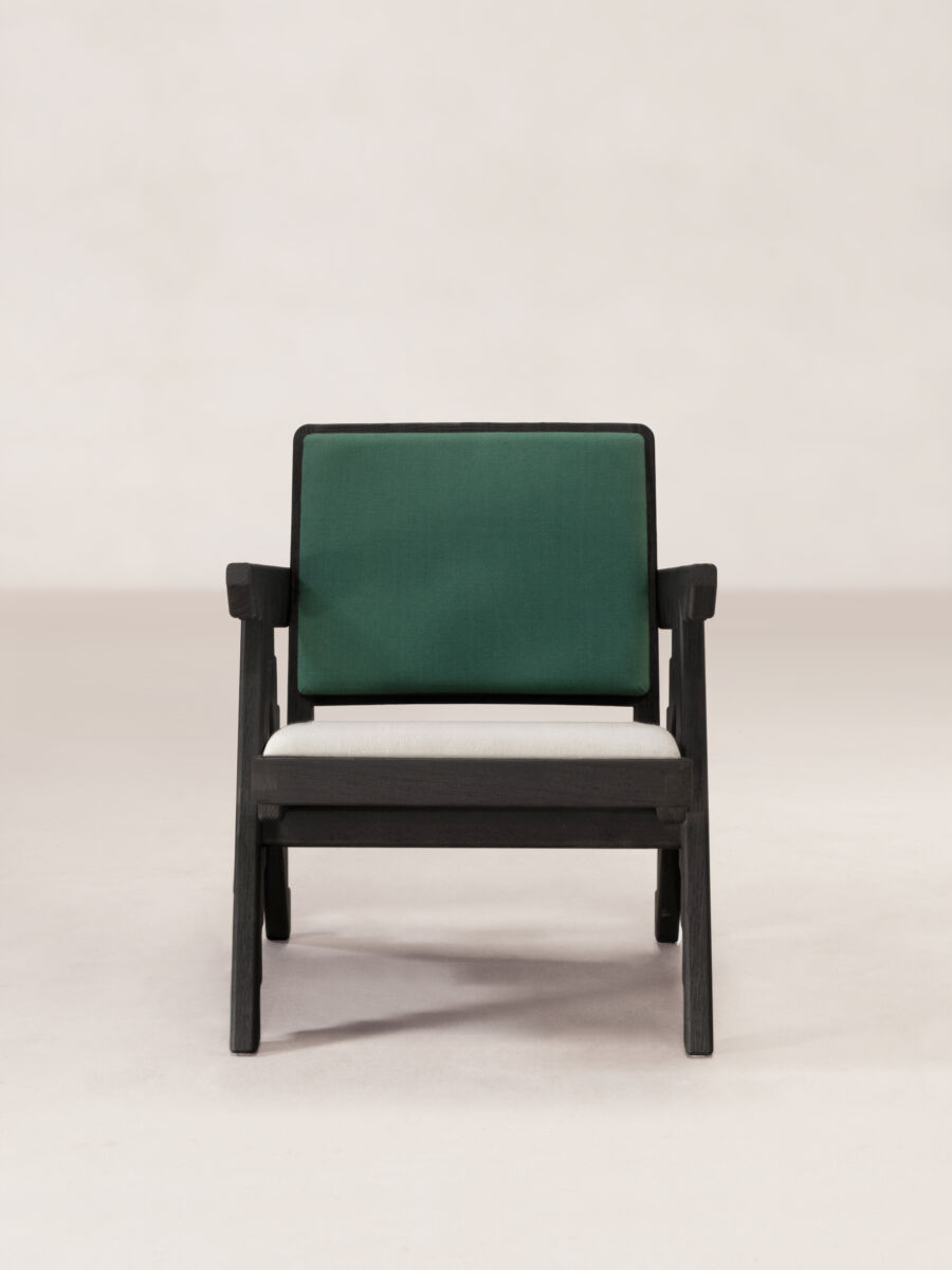 01 Front Profile Black Chair