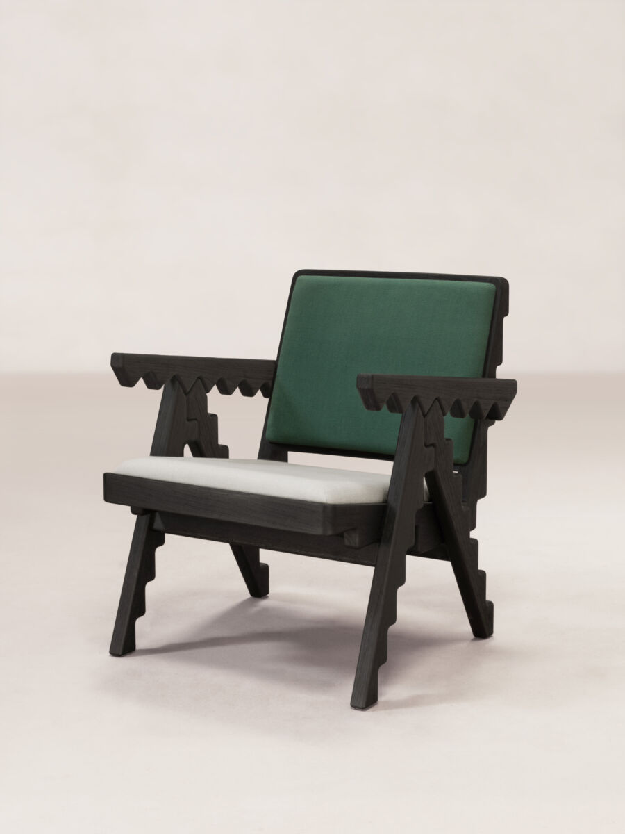 02 Isometric Black Chair More White