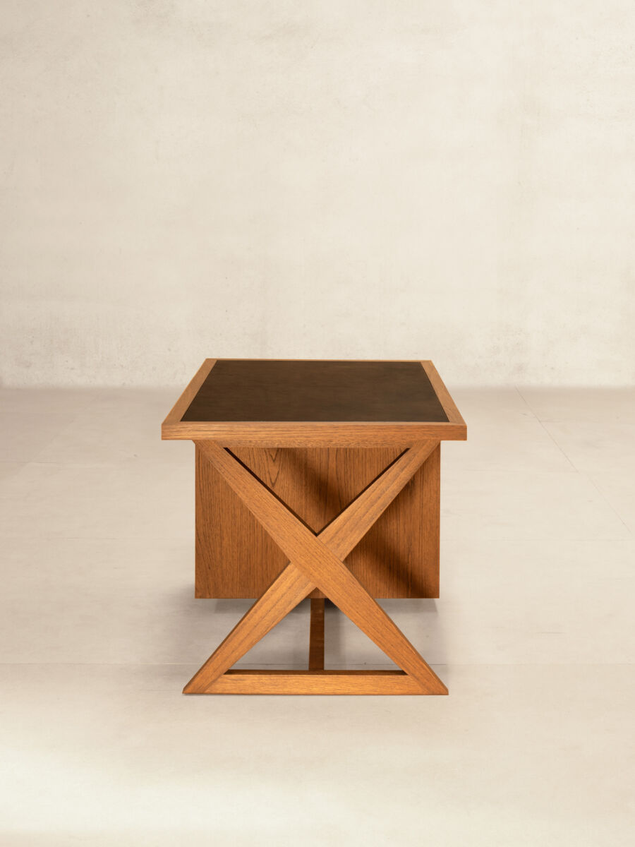 Pierre-jeanneret-study-desk-phantom-hands-side-view