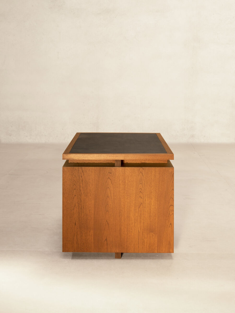 pierre-jeanneret-Study-desk-phantom-hands-side-view