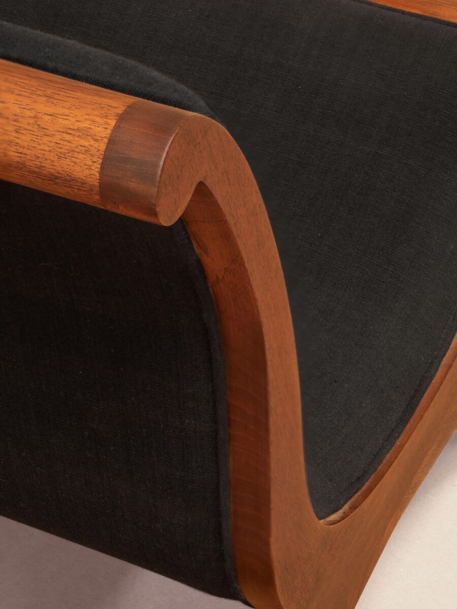 06 CCU Detail Seat Back