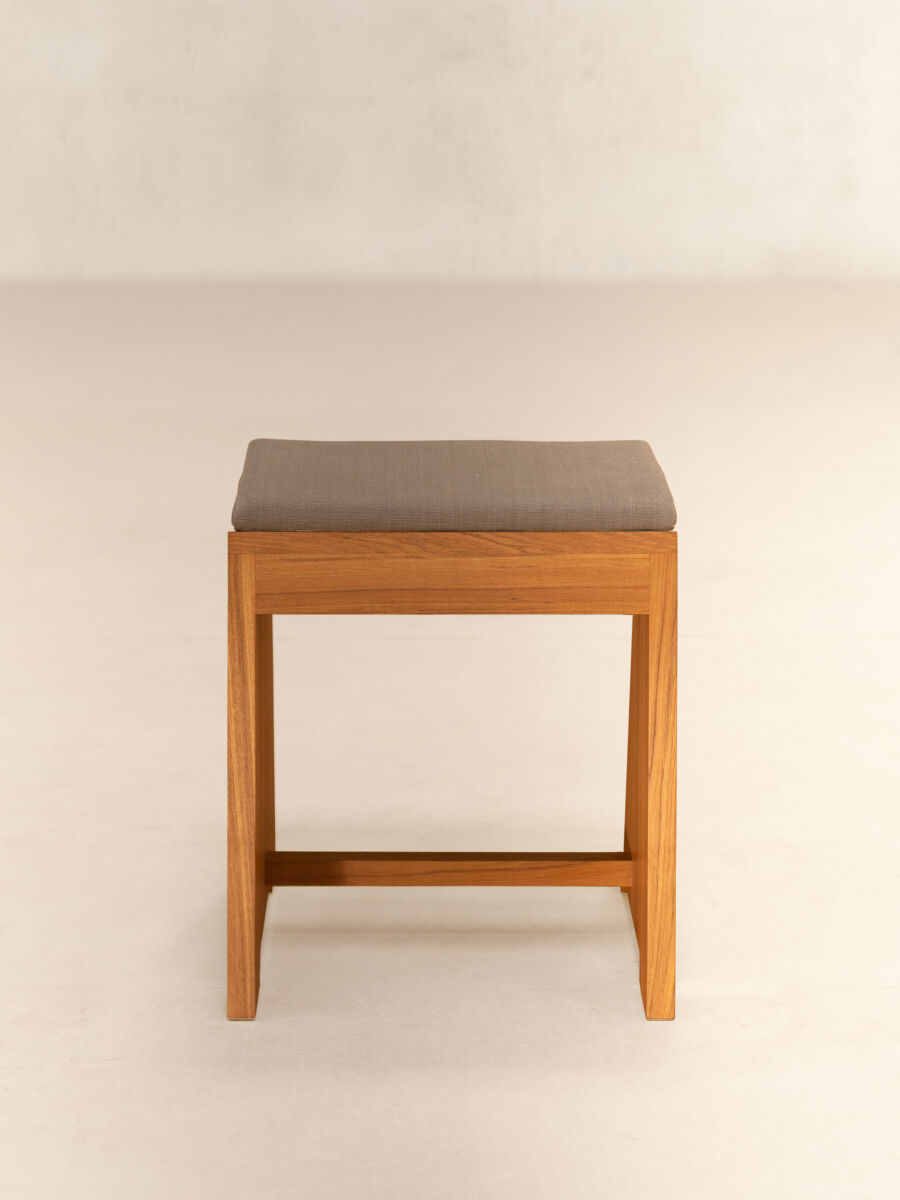 Chandigarh Stool Profile Front