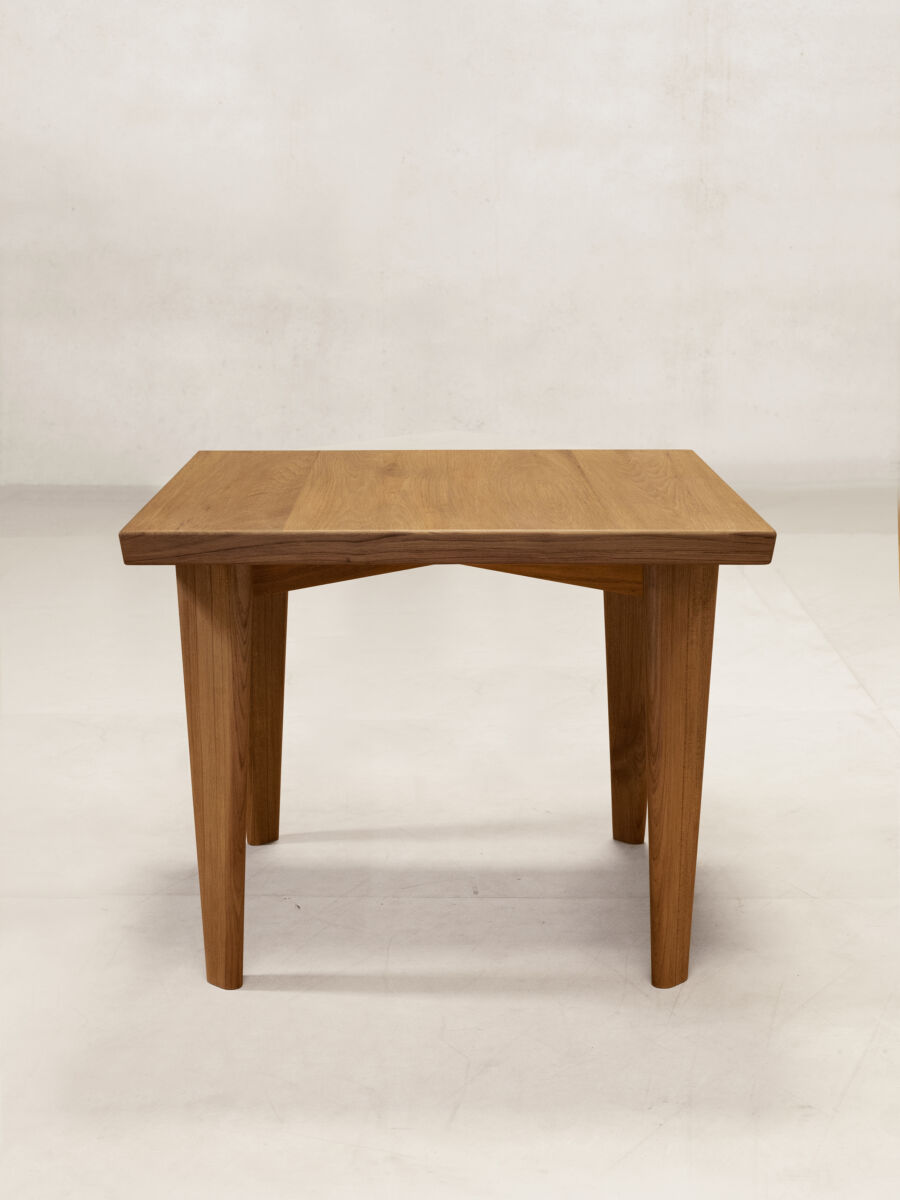 01 Square Table Standrad Front