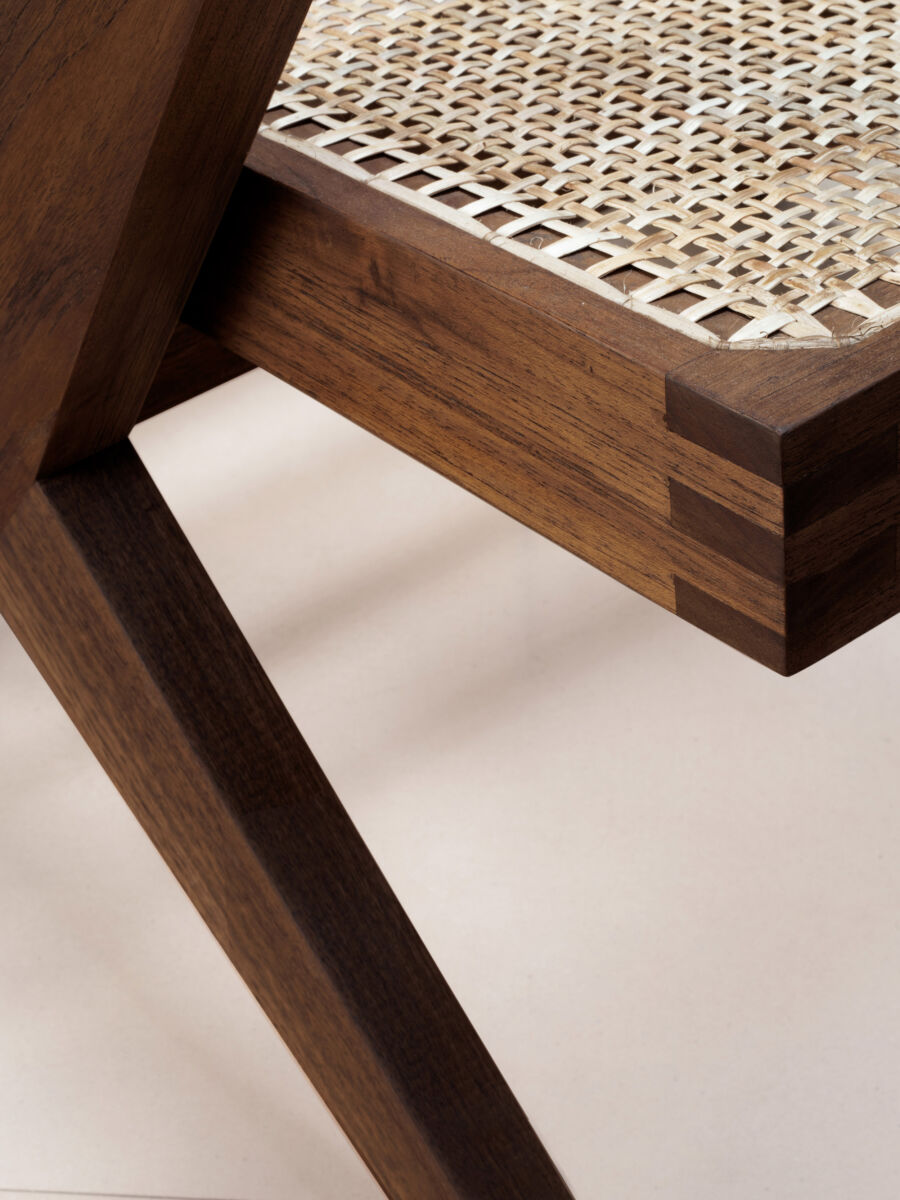 04 Easy X Chair Detail A Dark Stain