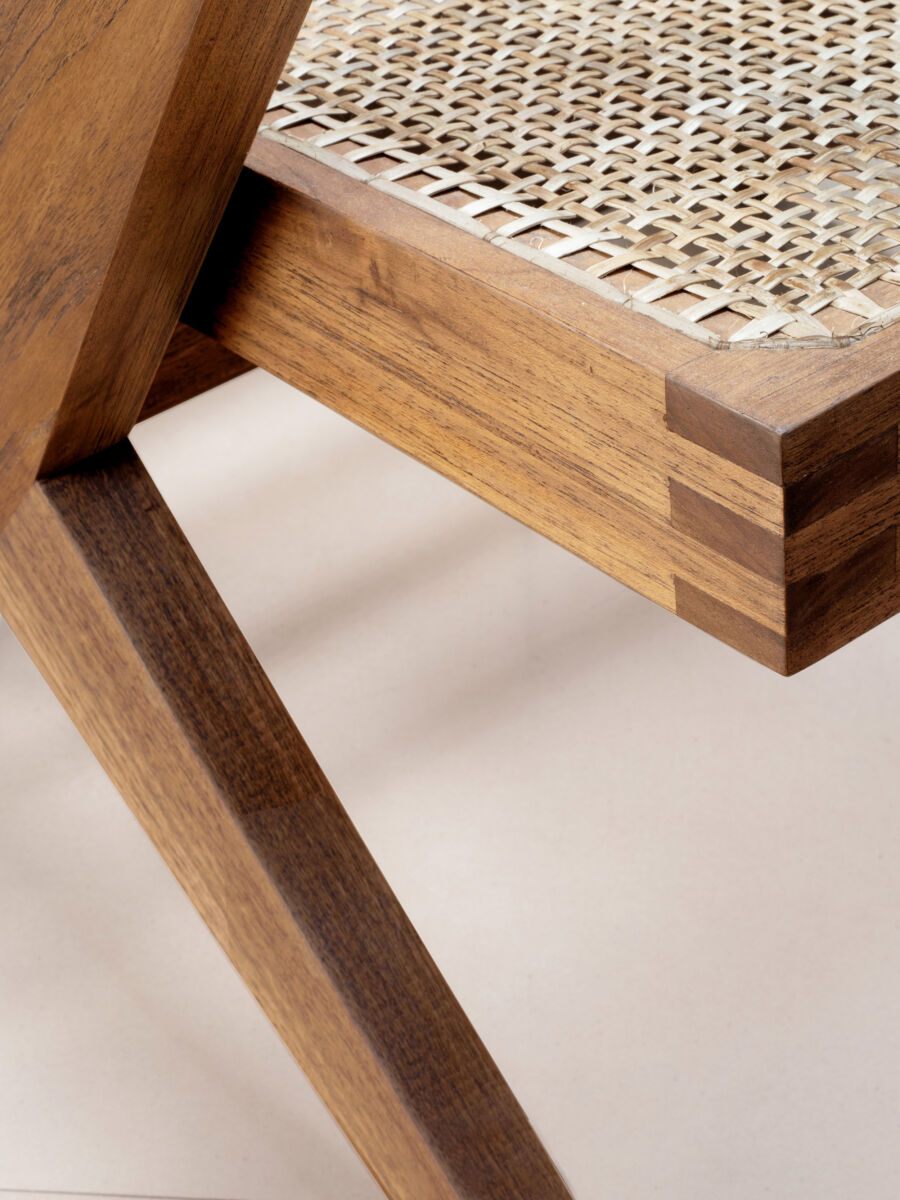 04 Easy X Chair Detail A Natural Teak