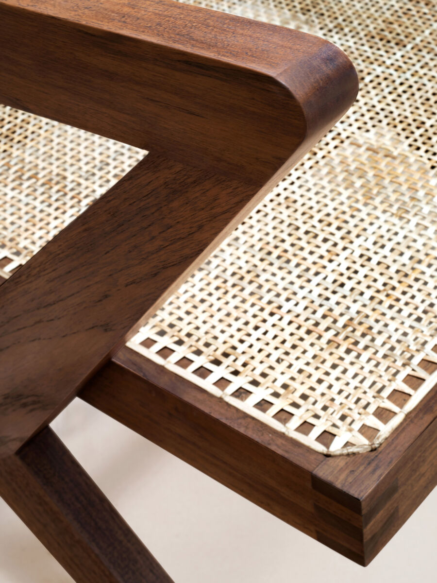 06 Easy X Chair Detail C Darkstain