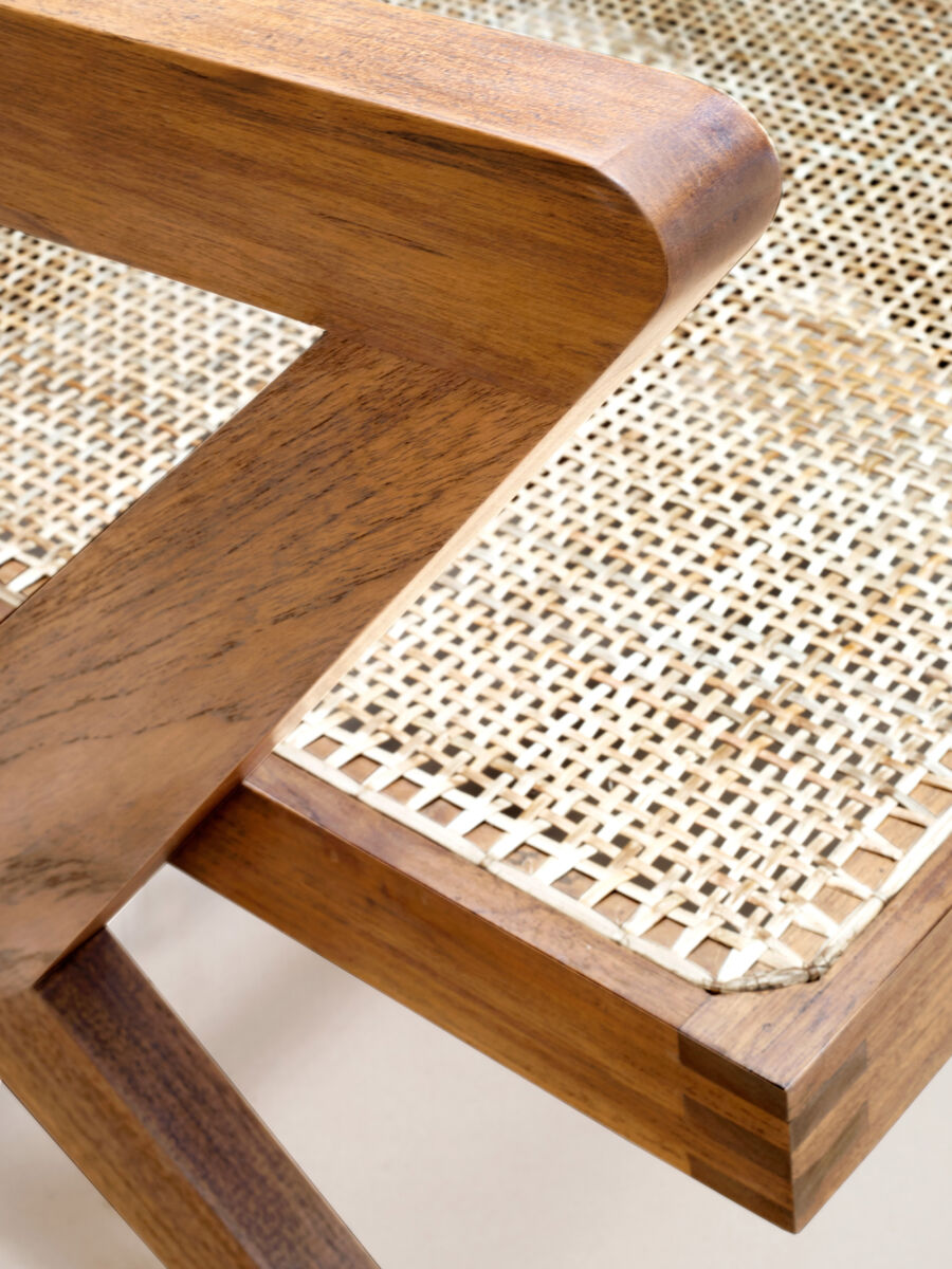 06 Easy X Chair Detail C Natural Teak