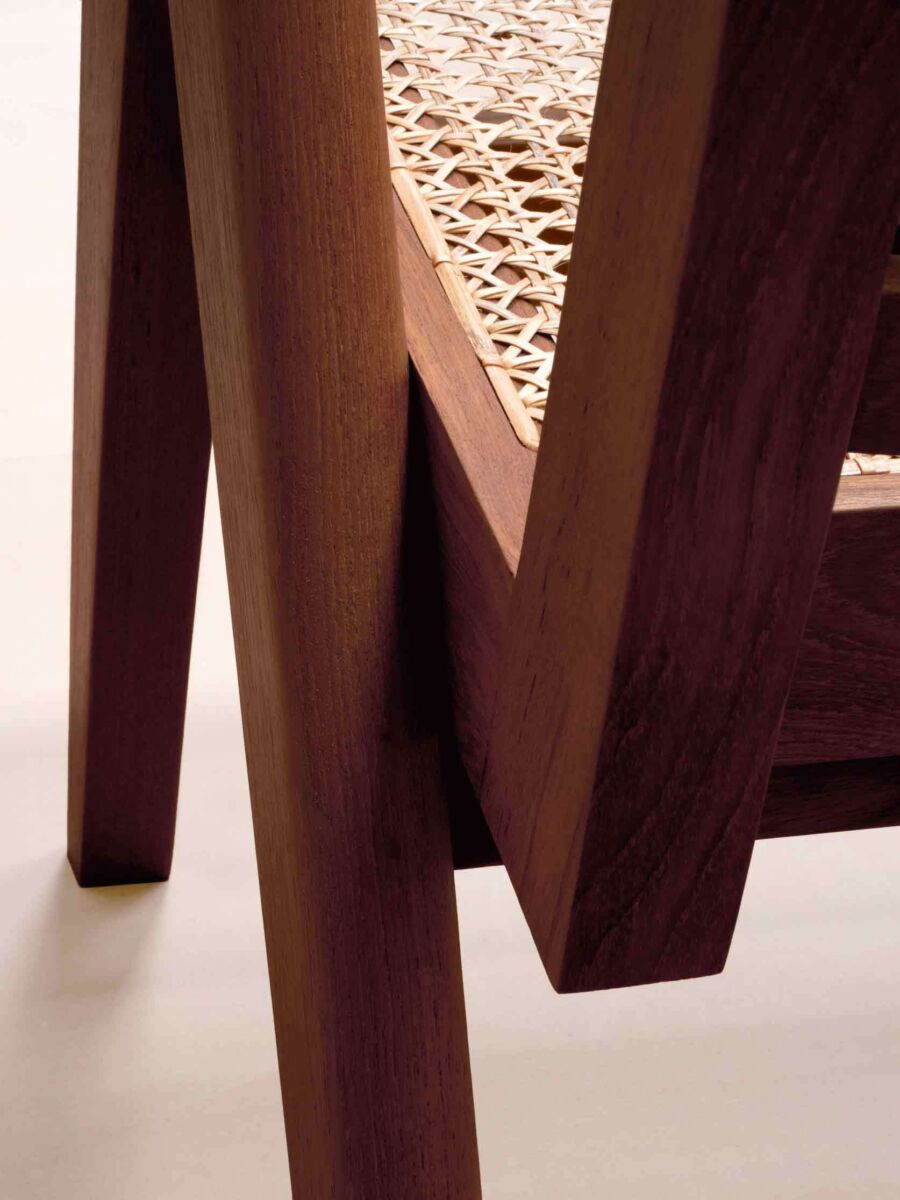 05 EC Detail A Darkstain