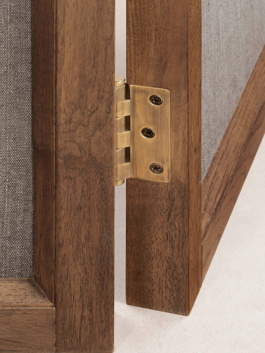 three-panel-folding-screen-phantom-hands-brass-railway-hinge-panel-articulation-detail