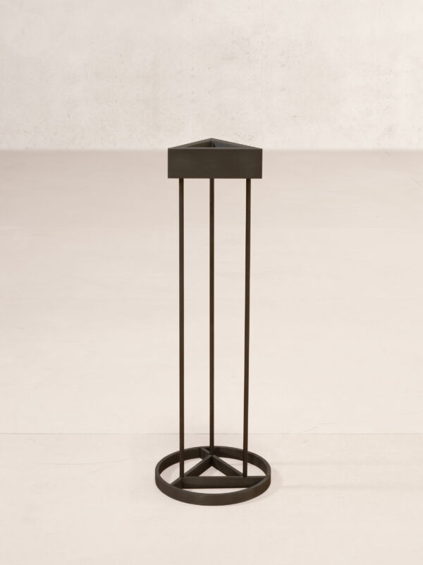 01 Ashtray Stand Black Back