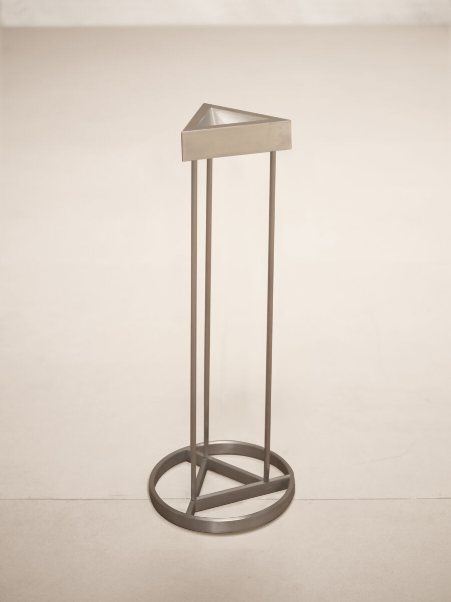 01 Ashtray Stand Isometric