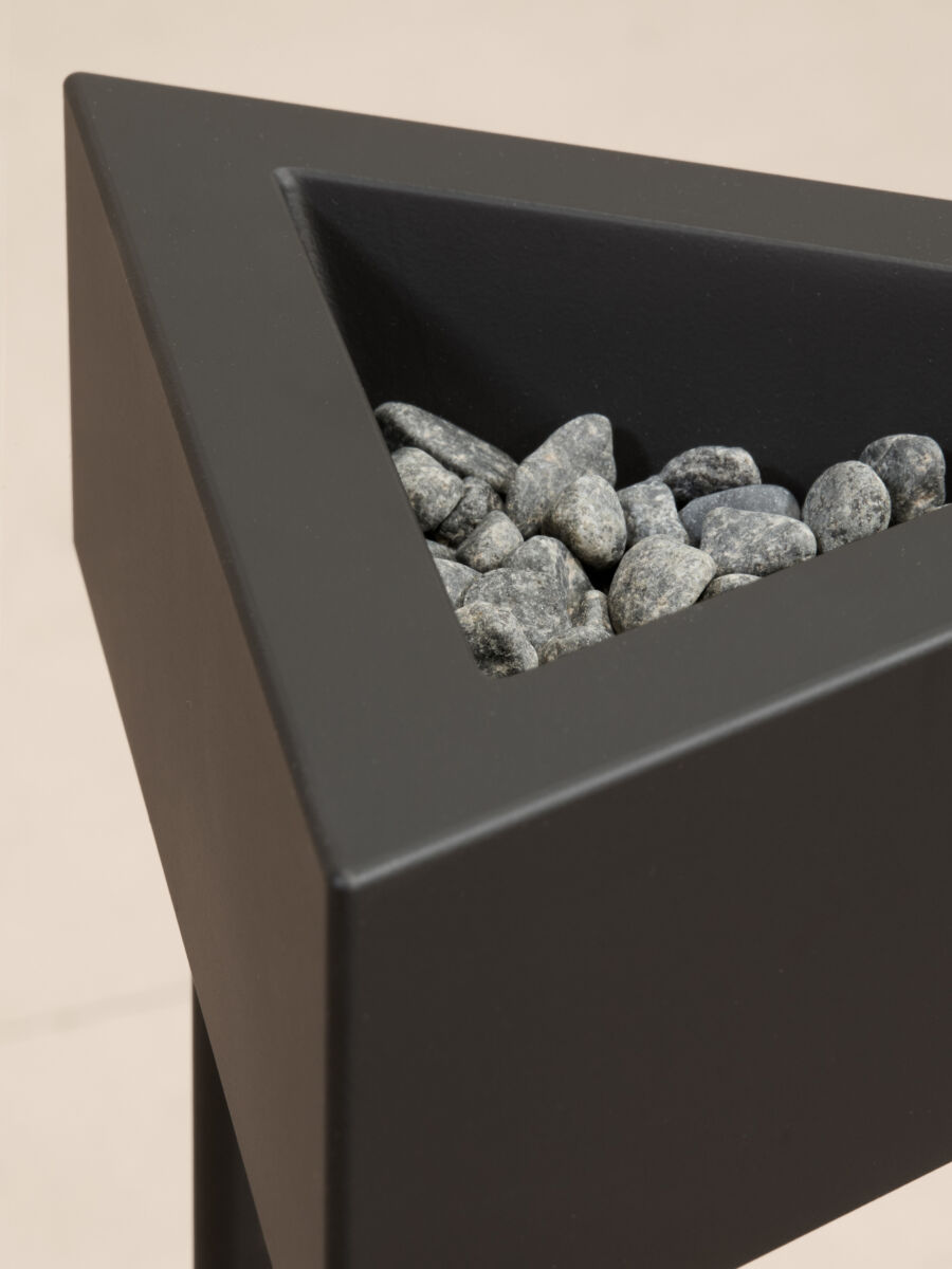 04 Ashtray Stand Black Detail Pebbles