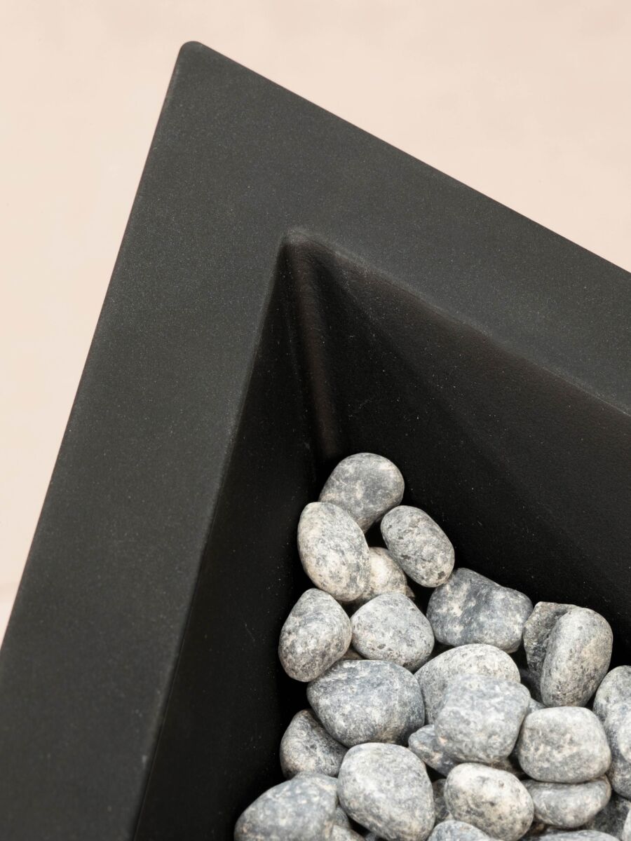 05 Ashtray Stand Black Pebbles