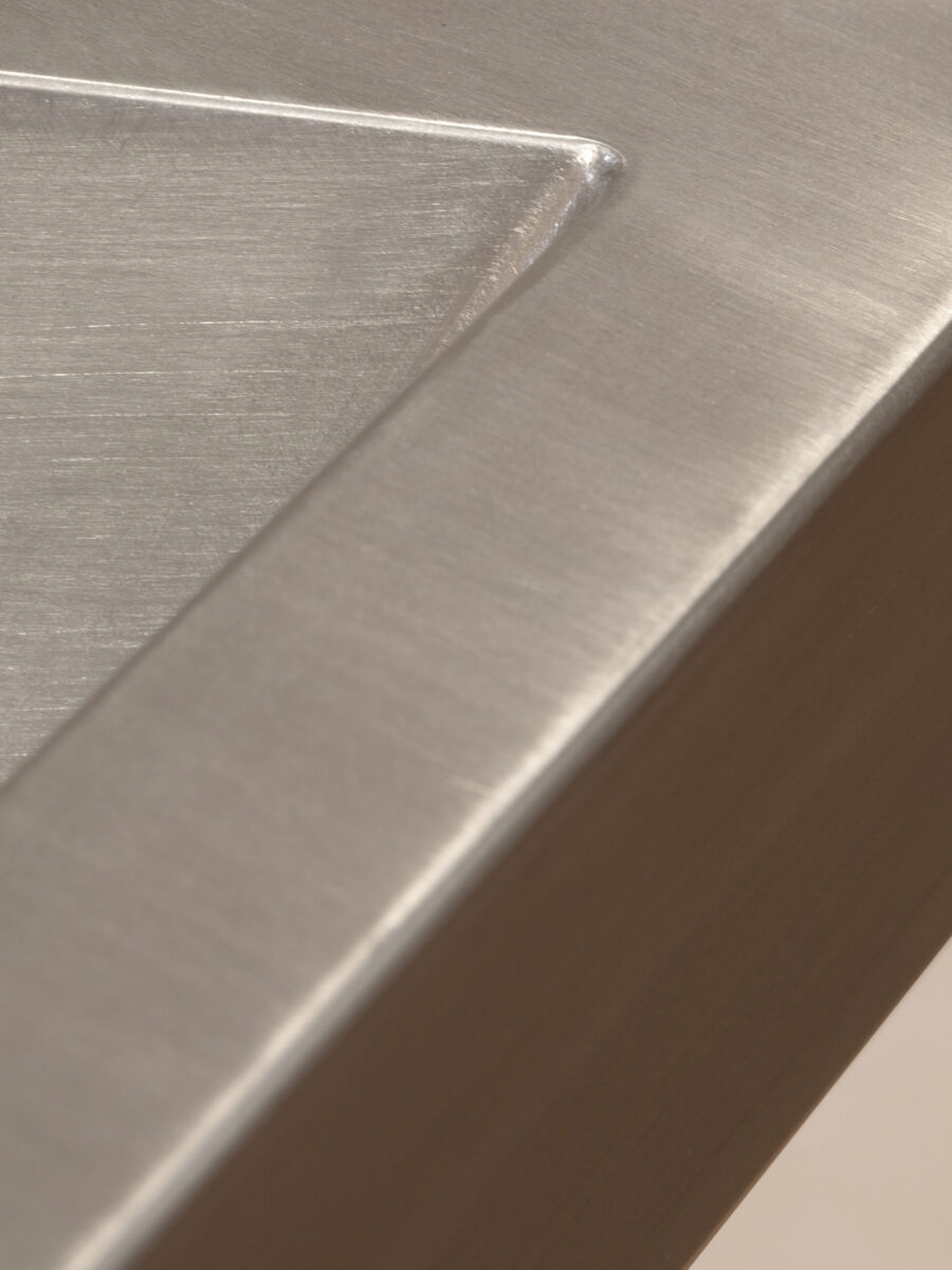 05 Ashtray Stand Corner Detail