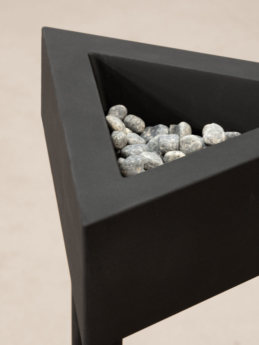 06 Ashtray Stand Black Top