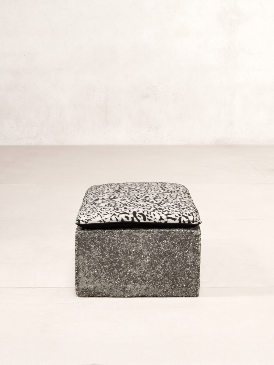 01 Leopold Seat Side