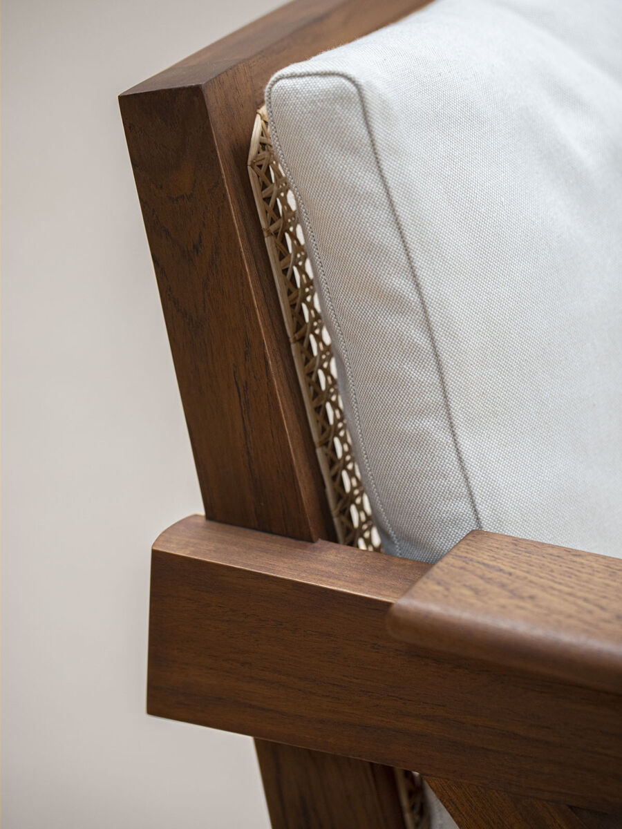 05 AP Lounge Chair Detail 2