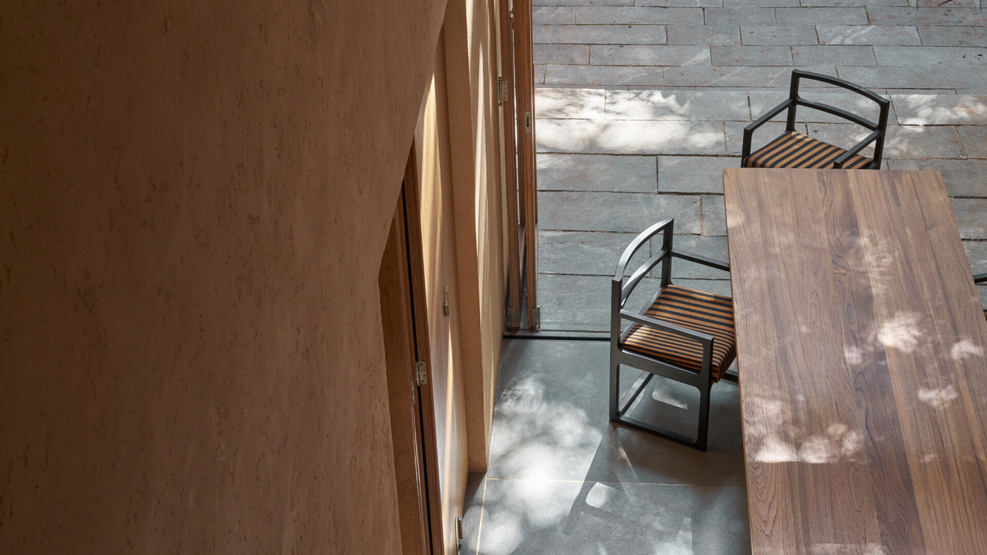 Lunuganga Dining Table