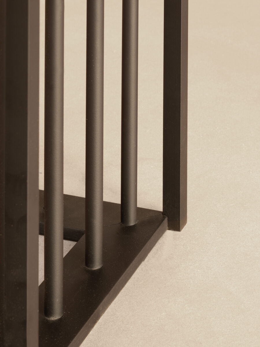 04 Lunu Dining Leg Detail