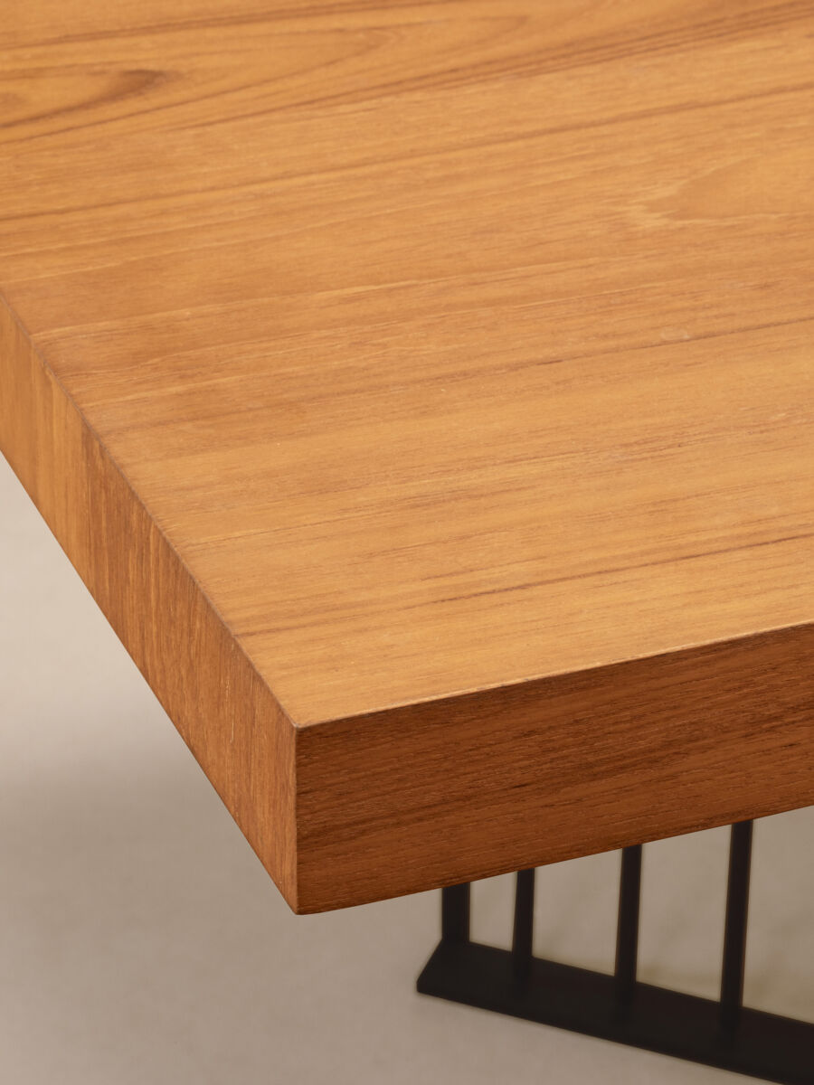 05 Lunu Dining Tabletop Detail