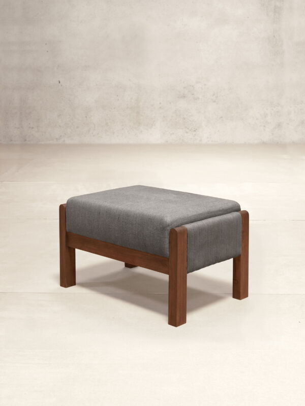 01 Small Ottoman Isometric