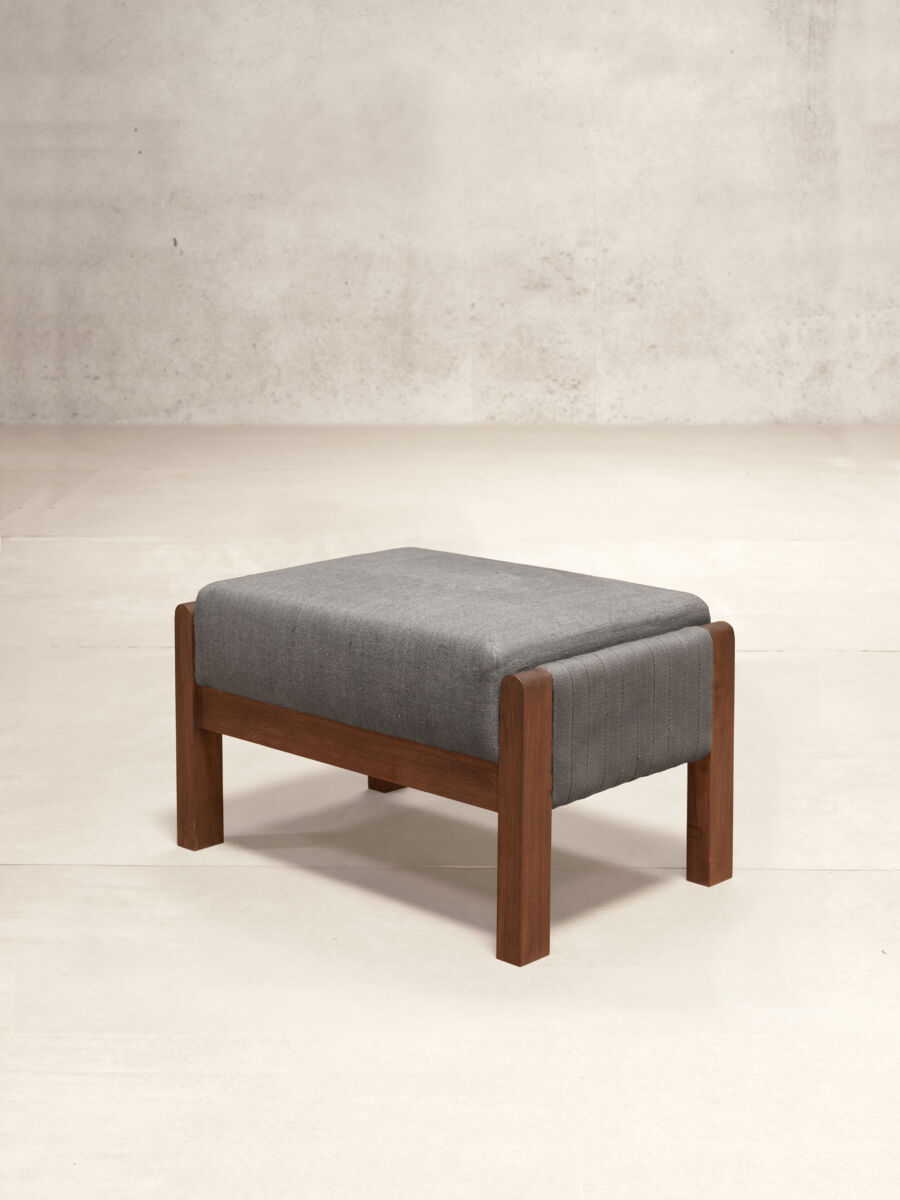 01 Small Ottoman Isometric