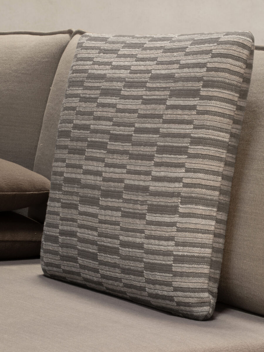 05 Zanav R Atm Cushions Detail