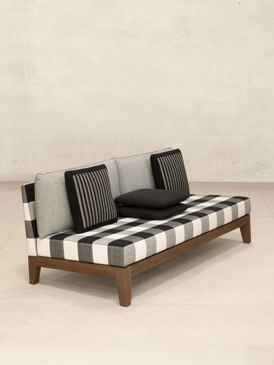 03 No 11 Sofa Front Iso