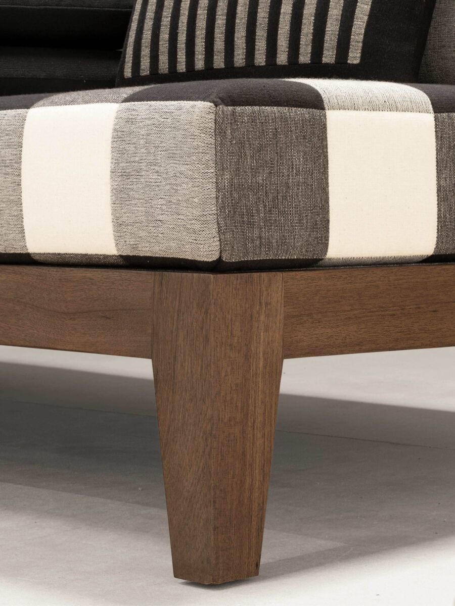 05 No 11 Sofa Foot Detail