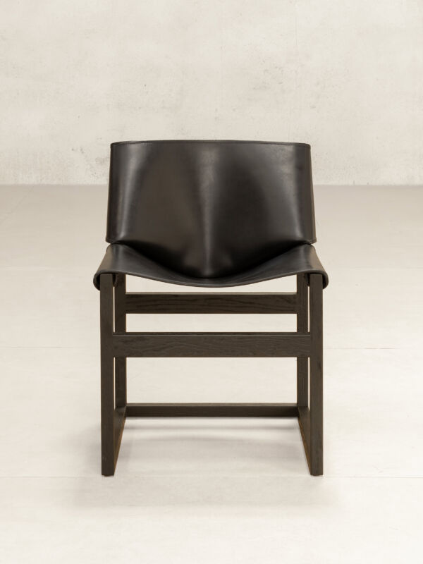 01 Saddle Black Front