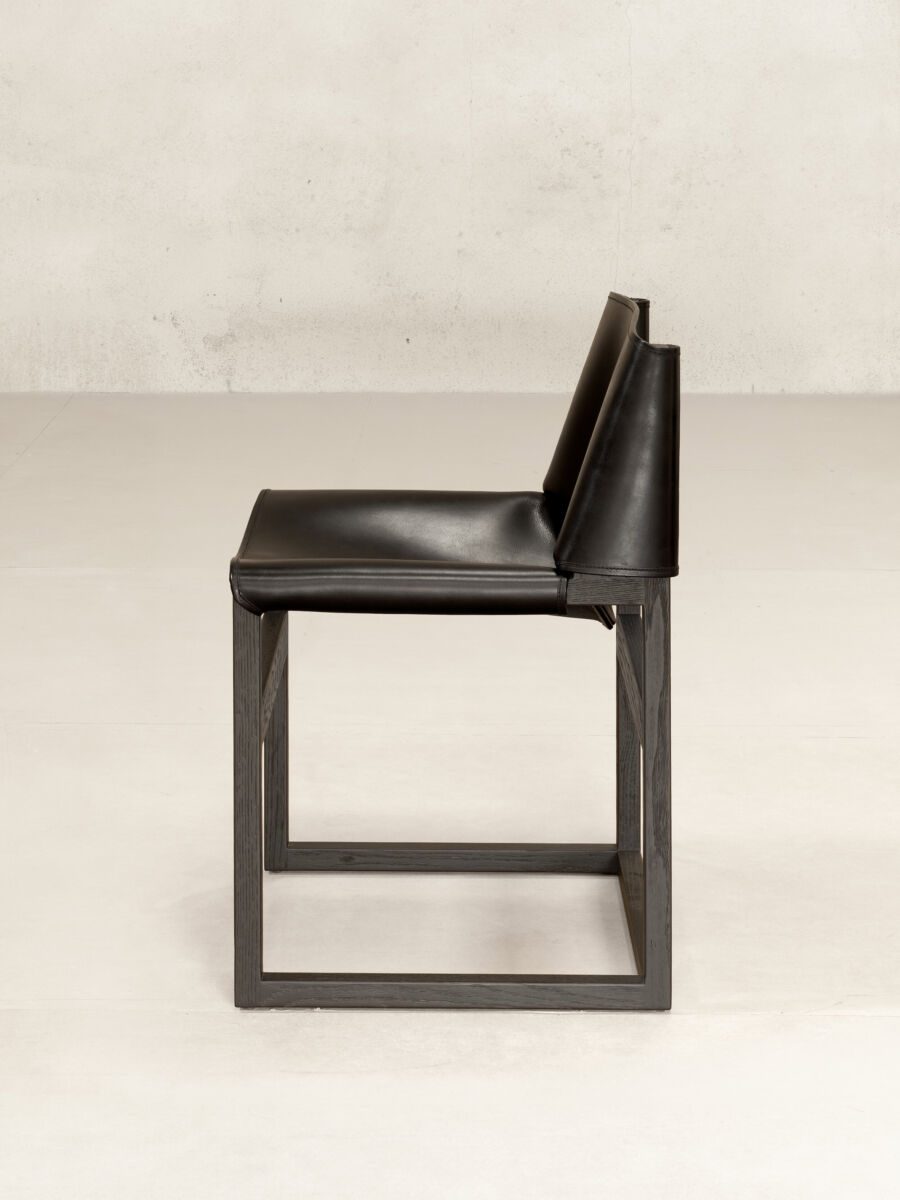 03 Saddle Black Side