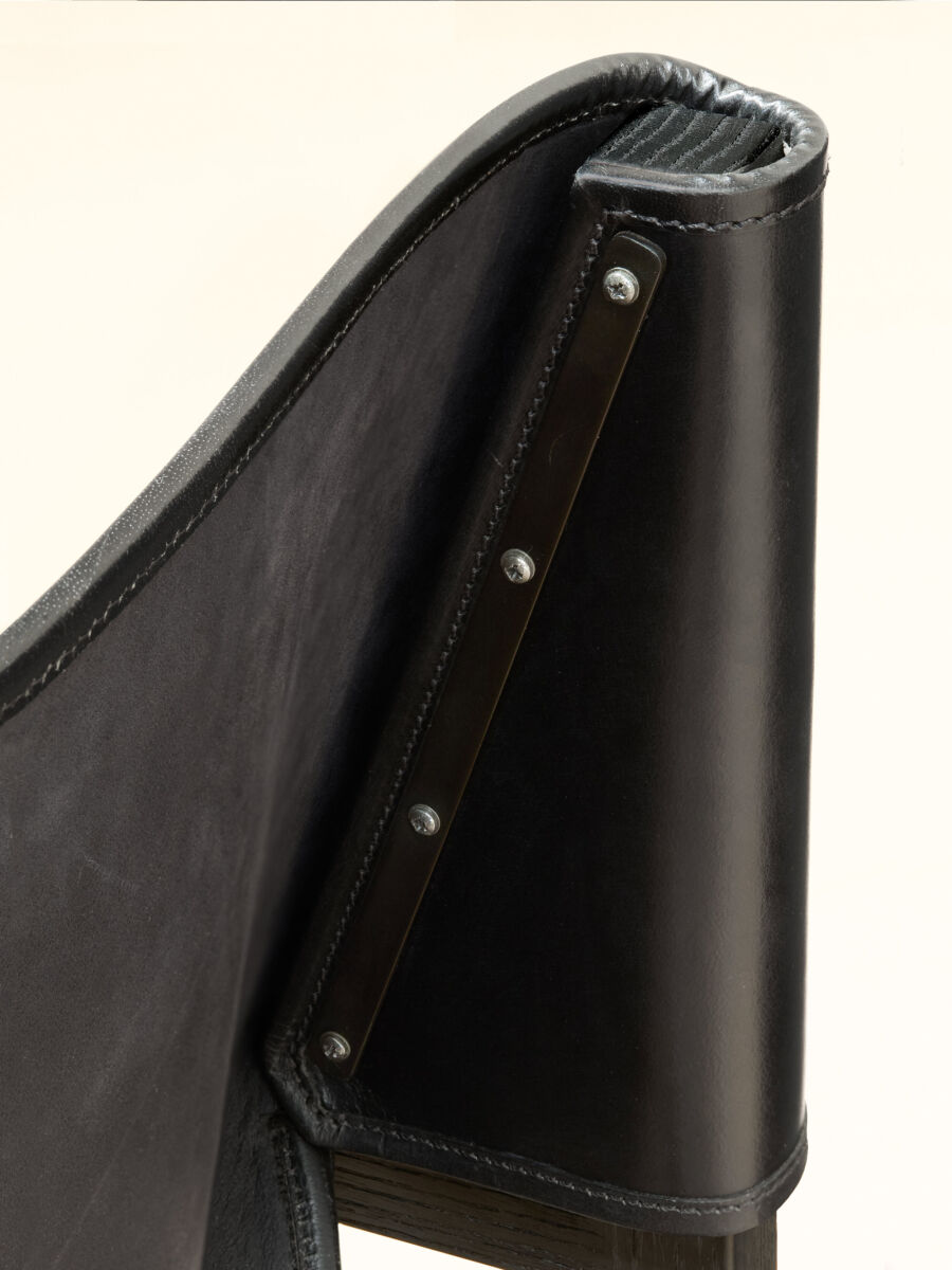 05 Saddle Black Rear Leather Detail