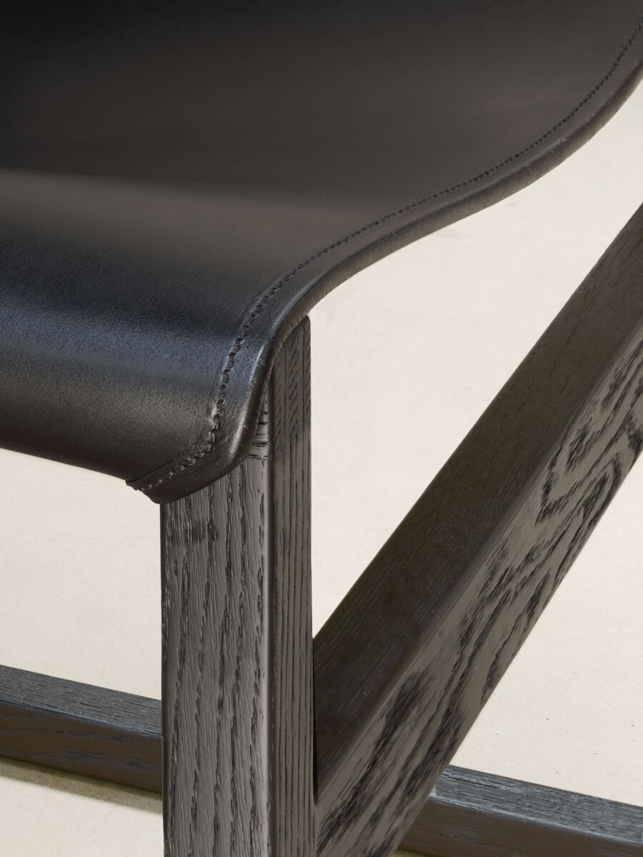 06 Saddle Black Seat Detail