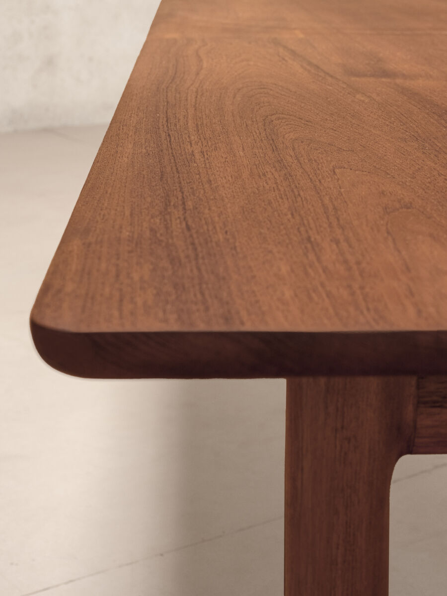 06 Tangali DT Detail Table Edge DS