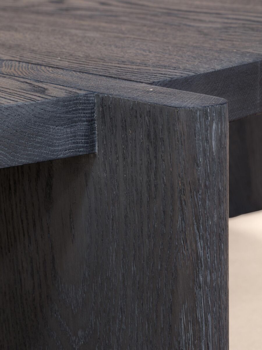 06 Low Blue Table Detail Leg